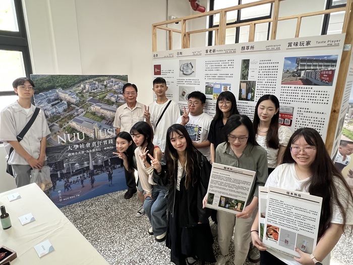 青年洄游團隊在台鐵火車頭園區聯大館展出圖片